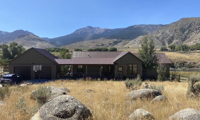 Gardiner Casa | Electric Peak Retreat at Yellowstone National Park North Entrance