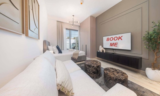 Jumeirah Village Triangle Apartamento | Elegant Studio in JVT Sleeps 3 with Balcony