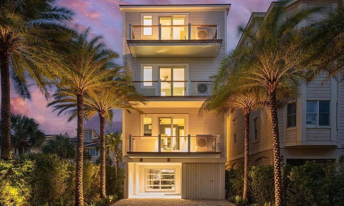 Isle of Palms Casa | ELEGANCE at the Grand Pavilion, 6 bd,Wild Dunes Oceanfront Home