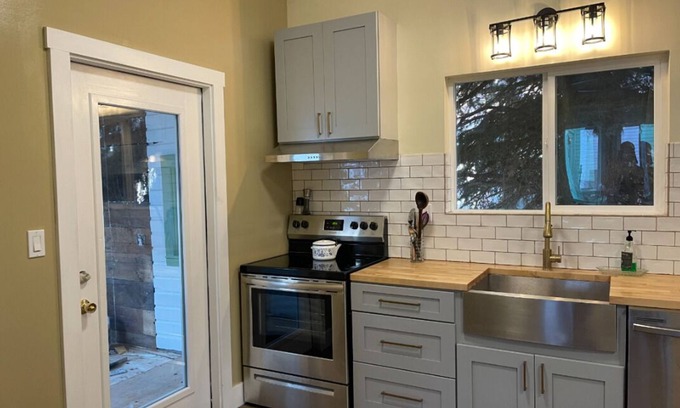Anaconda Casa | Elegance Redefined - A Classic Victorian Home with Modern Amenities