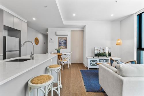 Preston Apartamento | Elegant 1-Bed by Shops with Rooftop Swimming Pool