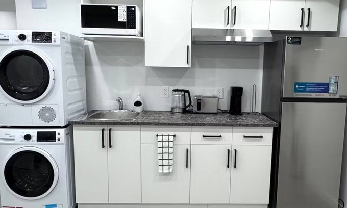 Winnipeg Apartamento | Trueserve Elegant 1-Bedroom Basement Suite