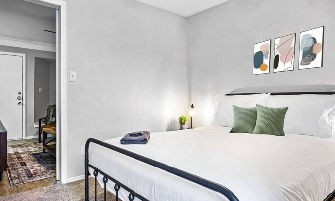 Brentwood Apartamento | Elegant 1BR Haven - 10 Min to Downtown Austin