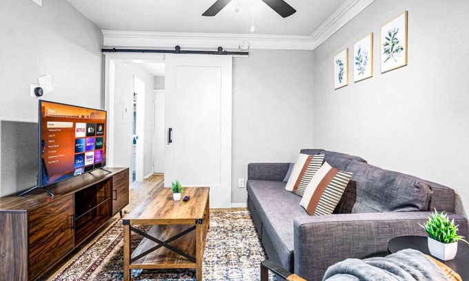 Brentwood Apartamento | Elegant 1BR Haven - 10 Min to Downtown Austin