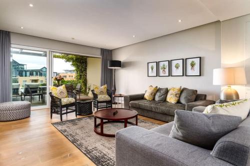 Victoria and Alfred Waterfront Apartamento | Elegant 2 Bed by Waterfront and Stadium