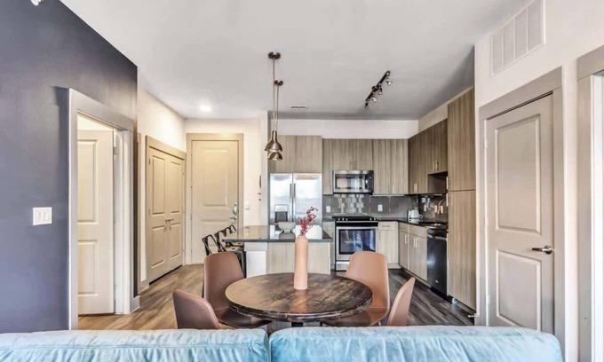 Collin County Apartamento | Elegant 2BR/2BA Retreat: Amenities Included