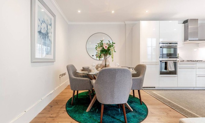 City of Westminster Apartamento | Elegant 3 Bed Apartment near Oxford Street with AC