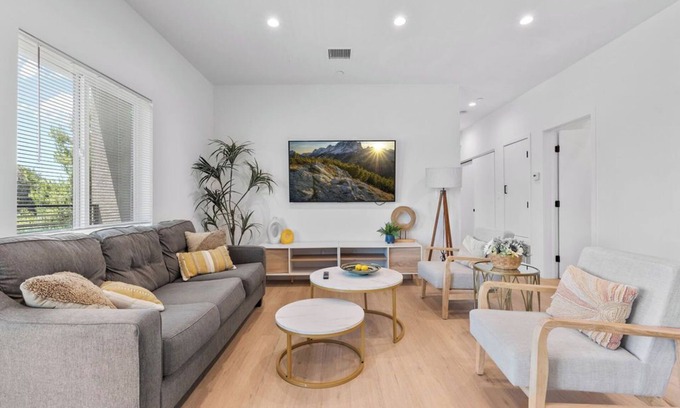 Upland Casa | Elegant 3-bedroom house in delightful Upland