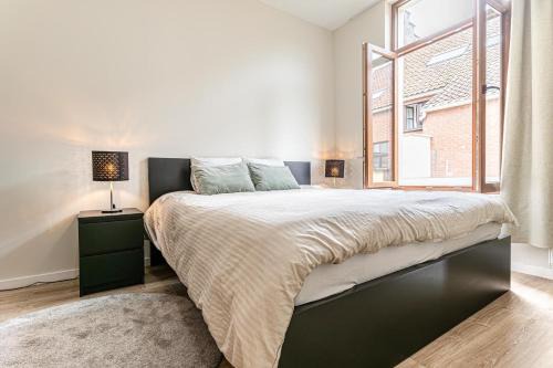 Ghent Apartamento | Elegant 3BR & 1LR Waterfront Retreat in Ghent