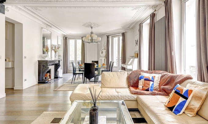 Chaillot Apartamento | Elegant 3BR Arc de Triomphe