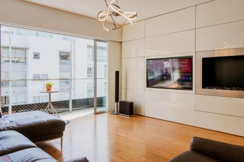 Armendariz Apartamento | Elegant 3BR Balcony Oasis in Miraflores