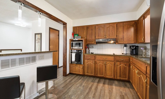 Waldron Casa | Elegant 3BR Home in Vibrant KC Area MOKA796800