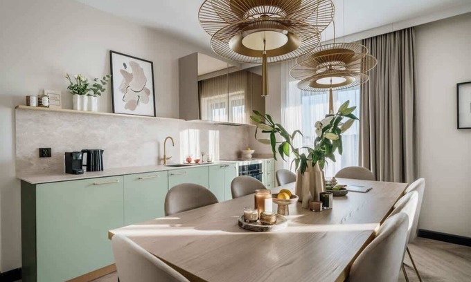 Piasek Połnoc Apartamento | Elegant 4-Bedroom Haven with Scenic Views