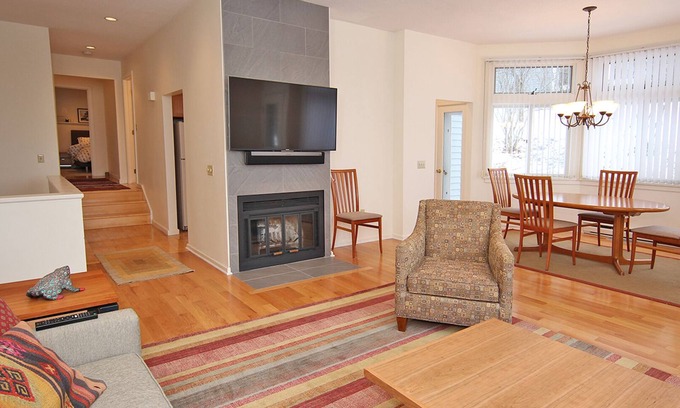 Lenox Dale Condominio | Elegante condominio de 4 dormitorios en Lenox, MA, completamente nuevo, a 3 minutos de Tanglewood