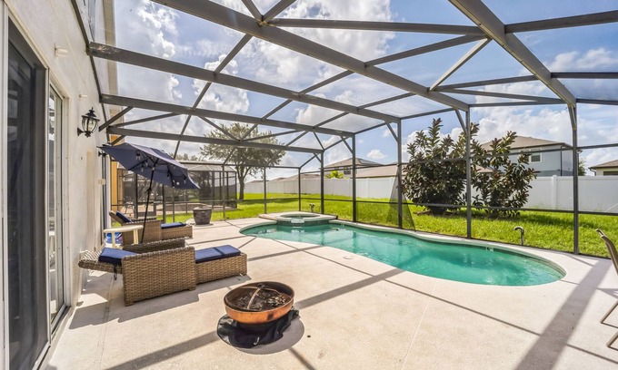 Marbella Casa | Elegant 5BR Villa with Private Pool by RedAwning
