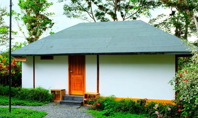 Puerto Quito Cabina | Inefable - A place into the woods where you can find a place for reflection.