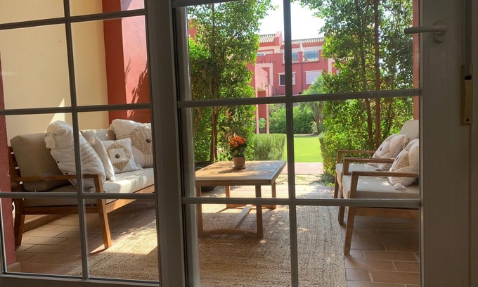 Sotogrande Casa | Casa Adosada Elegante y Luminosa