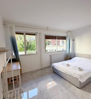 Auteuil Cama Y Desayuno | Elegant and Comfortable Studio Jouvenet