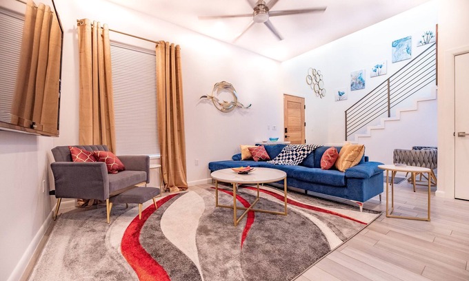 McAllen Casa | Elegant and cozy townhouse