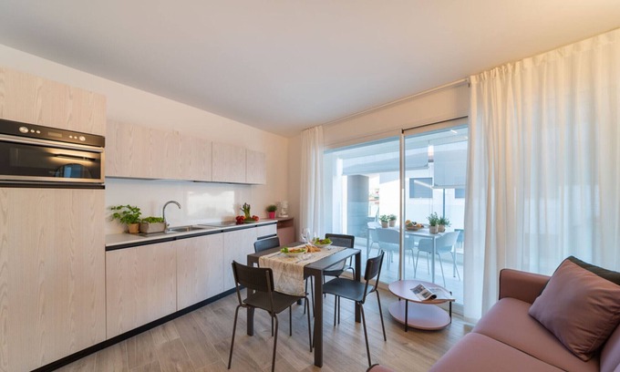 Lignano Sabbiadoro Apartamento | Apartamento elegante y moderno cerca del centro de la ciudad de Lignano