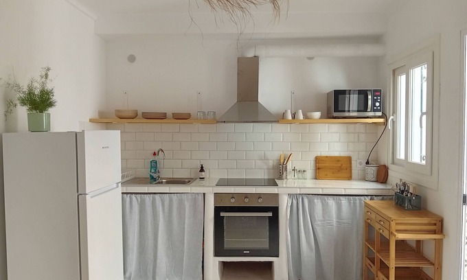 Malaga-Este Apartamento | Elegant and peaceful apartment on a 5 minute walk from the sea.