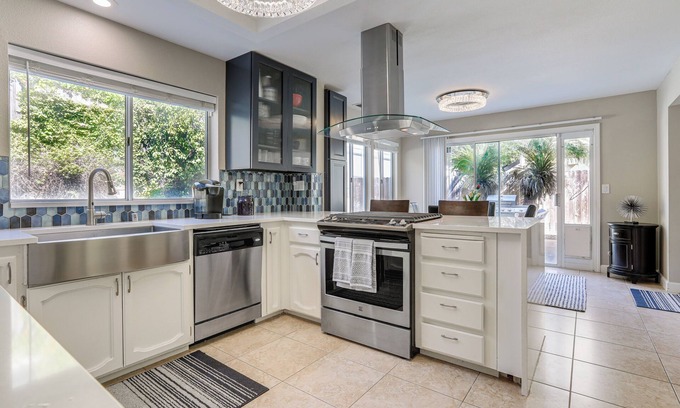 Antelope Casa | Elegant Antelope Home w/Pool, Spa & Sauna!