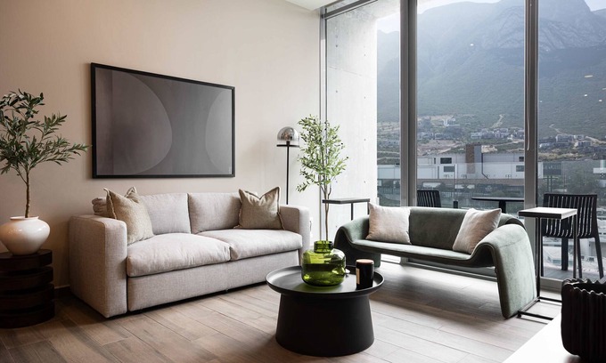 Monterrey Apartamento | Elegant Apartment w/Stunning Mountain Views & Pool
