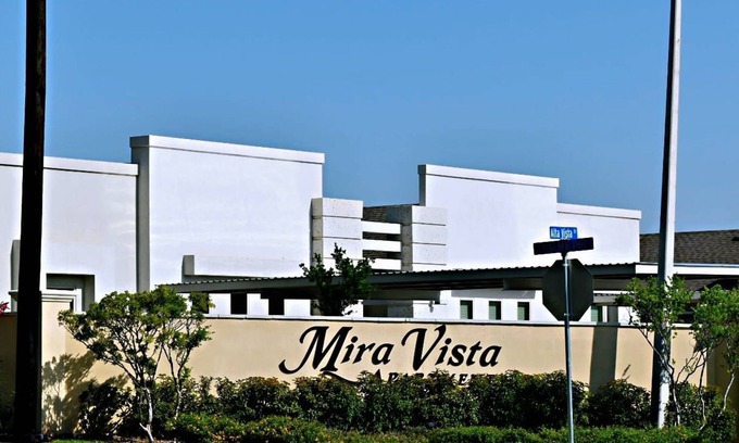 Weslaco Apartamento | Elegant Apartment 10 min to Mercedes Outlets