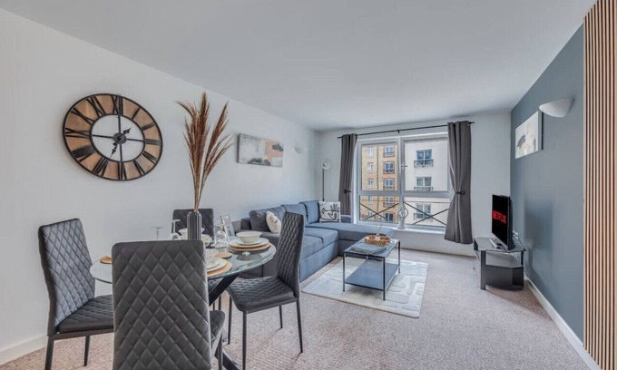 Northampton Apartamento | Elegant Apartment in City Centre Fast Wifi Smart TV Access to Communal Gym and Terrace