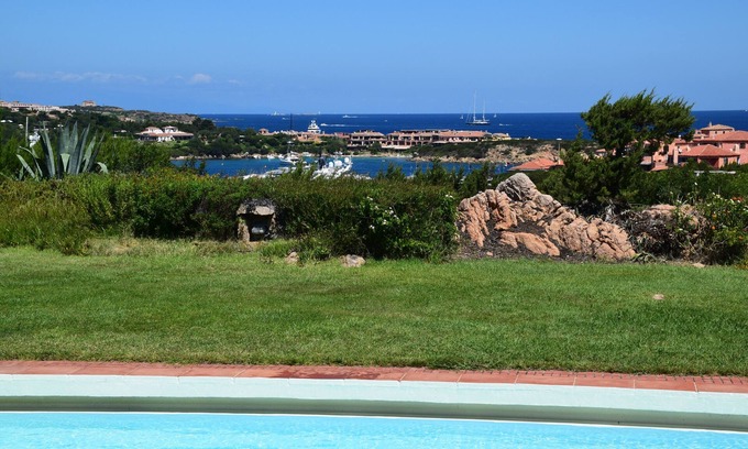 Porto Cervo Apartamento | Elegant apartment with swimming pool and beautiful view of the harbor.