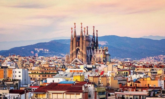 Eixample Apartamento | Elegant Apartment Steps from Passeig de Gràcia