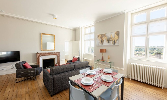 Angouleme Apartamento | Elegant apartment with panoramic view of Angoulême
