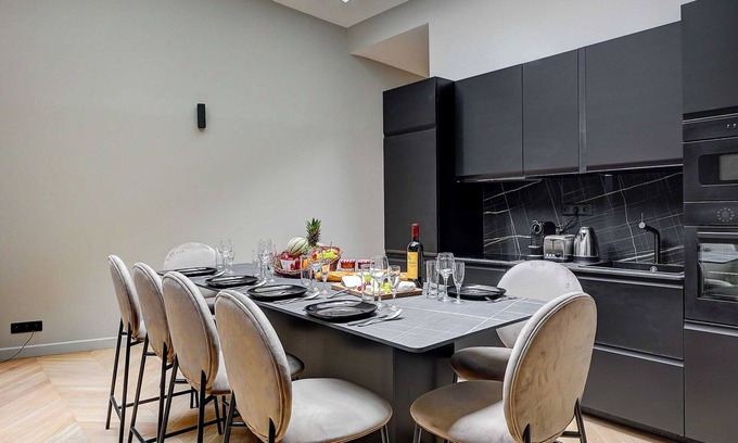 Quartier Sainte-Avoye Apartamento | Elegante apartamento con aire acondicionado-3HAB-10P-Place des Vosges