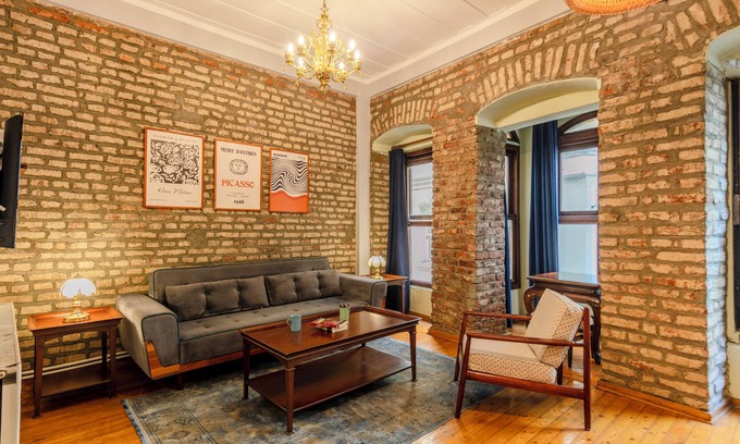 Galata Apartamento | Elegant & Artsy 1BR Galata’s Hidden Gem/AC/Walk everywhere