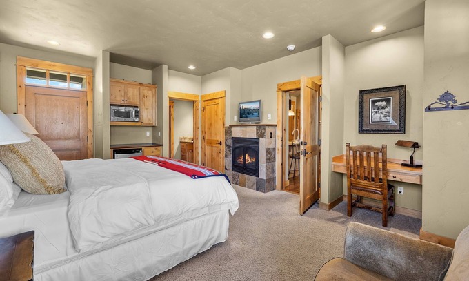 Powell Butte Cabina | Elegant Cabin Retreat at Brasada Ranch | Golf Views, Private Decks & Resort Perks