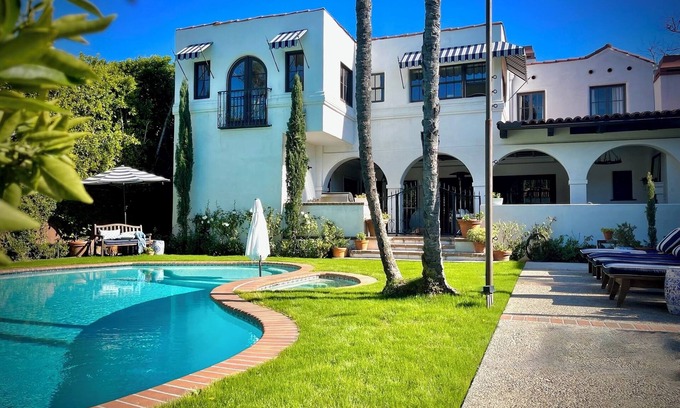 Windsor Square Villa | Elegant & Central Hollywood Estate