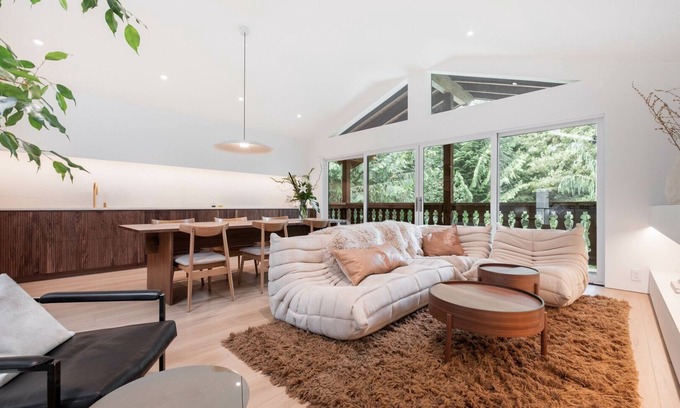 Blackcomb Casa | Elegant Chalet | Walk to Blackcomb Gondola | Sauna and Cold plunge