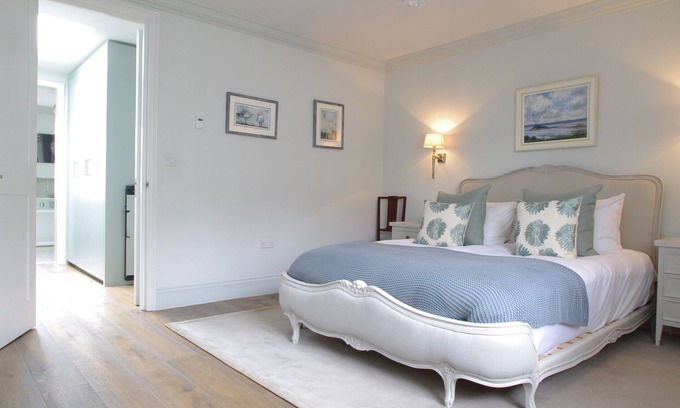 Chelsea Chalet De Esquí | Elegant Chelsea Townhouse On Quaint Street