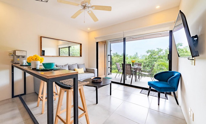 P Chahue Condominio | Elegant condo in central location