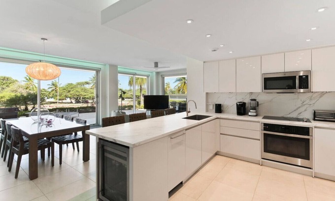 Oranjestad-West Apartamento | Elegant Condo Steps from Eagle Beach at O Condo 3 by Bocobay