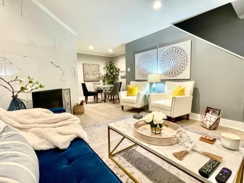 Inniswold Apartamento | Elegant condo Two ensuite baths with gourmet kitchen near Mall of LA & LSU Top restaurant venues