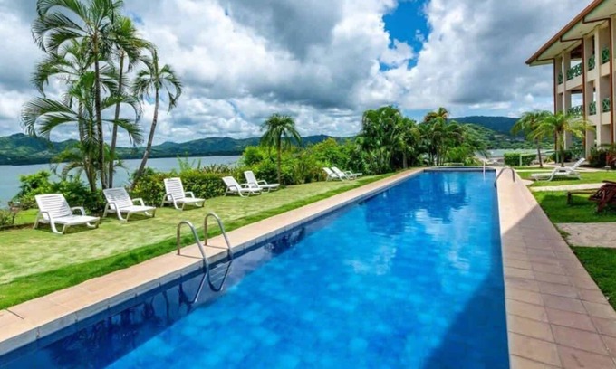 Playa Flamingo Condominio | Elegant Condo with Brand-New Fixtures, Shaded Tropical Terrace, and Secluded Bea