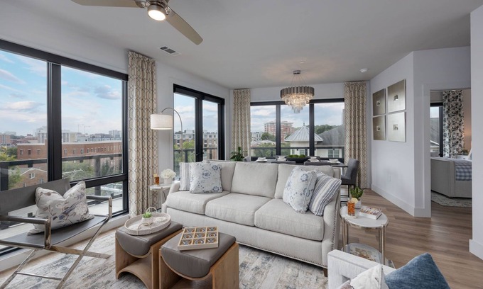 West End Condominio | Elegant Corner Penthouse with Private Balcony, Skyline Views, Pool, and Gym