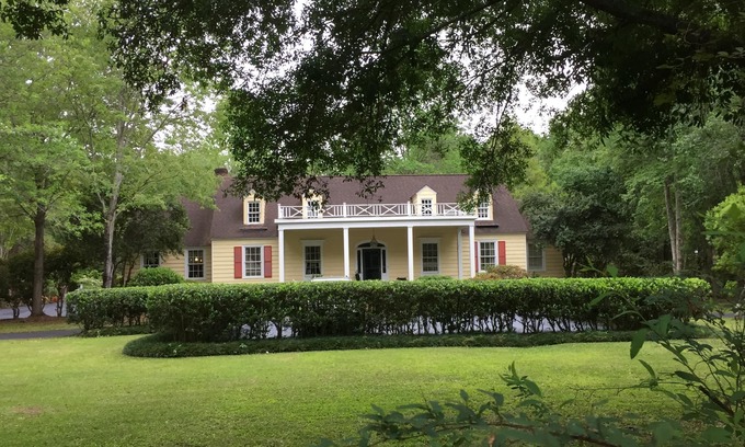 Summerville Historic District Cabaña | Elegante casa de campo en el histórico Summerville