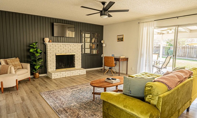 Porterville Casa | Elegant Cozy 3 Bedroom Home with Large Backyard