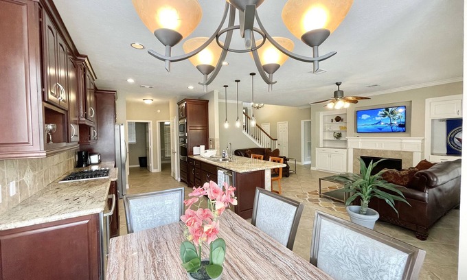 Cinco Ranch North Lake Village Casa | Elegant & Cozy Single-Family House Near I-10/99 Katy
