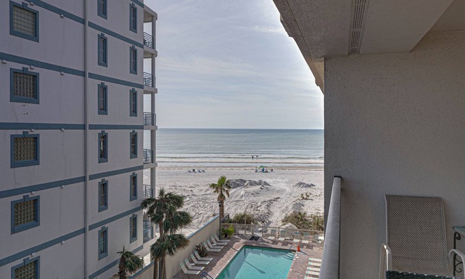 Belle Vista Condominio | Elegant Escape | St. Pete Beachfront Gem