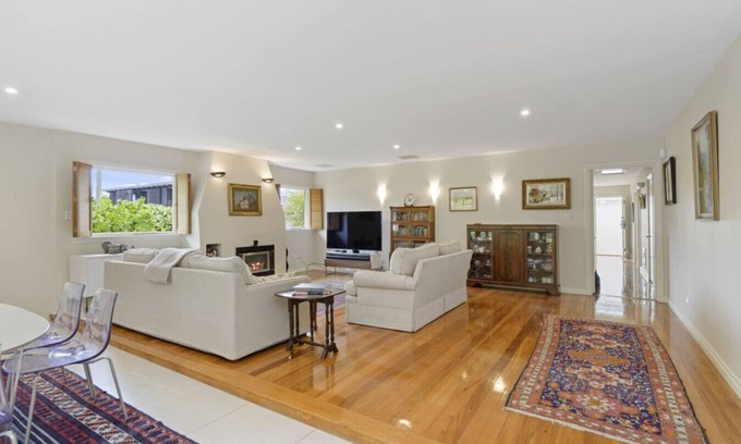 Merivale Casa | Elegant Family Home in Merivale