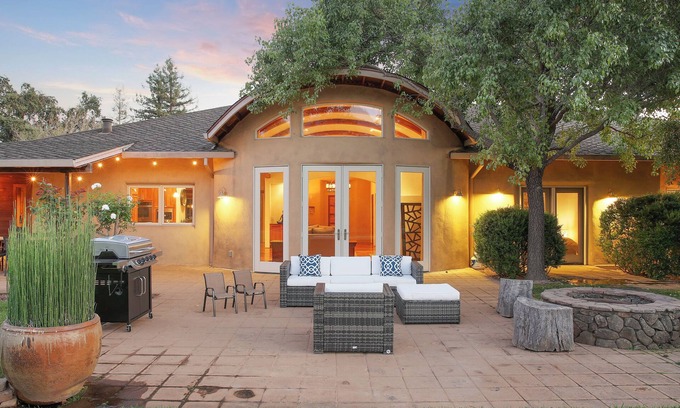 Kenwood Casa | Elegante finca de cinco acres con jacuzzi privado, estanque, cerca de bodegas