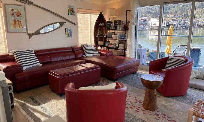 Marin City Alquiler De Eote | Elegant & Fun! Top Rated Floating Home, 3 BR, 3 BA & kayaks. Book now for 2026